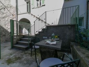 Mamma Ciccia - modern apt in the historic centre Mandello Del Lario